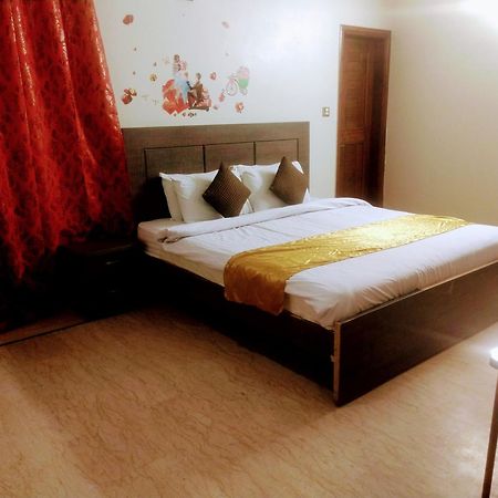 Luxury Living Rooms Near Agha Khan, Millennium, Nueplex Karachi Eksteriør billede
