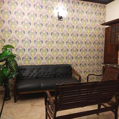 Luxury Living Rooms Near Agha Khan, Millennium, Nueplex Karachi Eksteriør billede