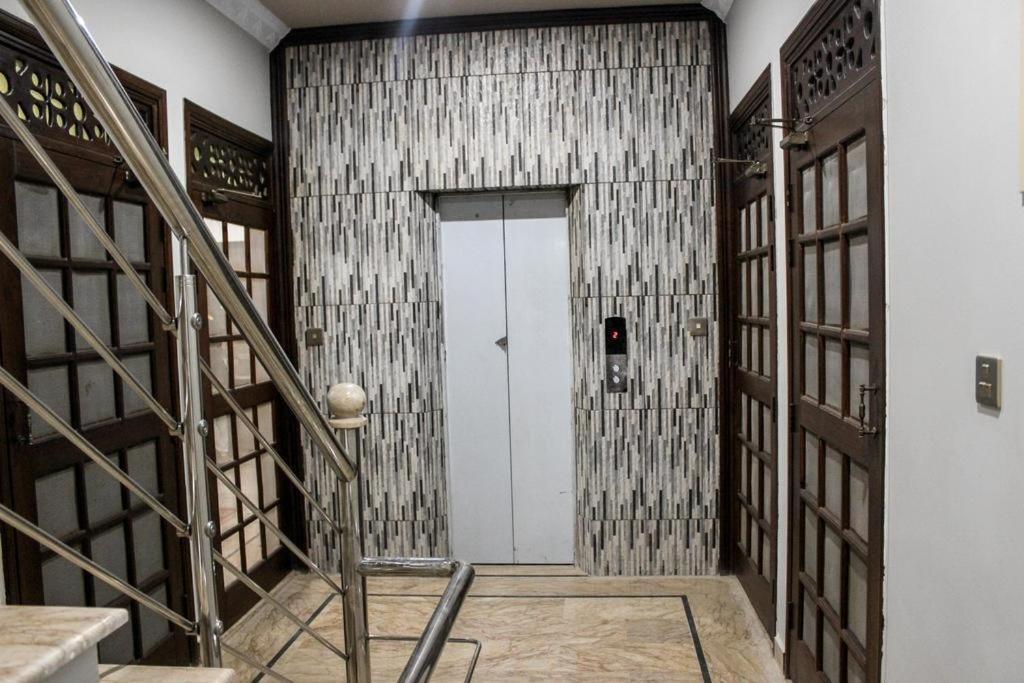 Luxury Living Rooms Near Agha Khan, Millennium, Nueplex Karachi Eksteriør billede