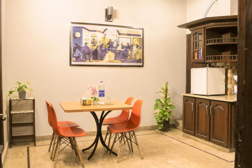 Luxury Living Rooms Near Agha Khan, Millennium, Nueplex Karachi Eksteriør billede