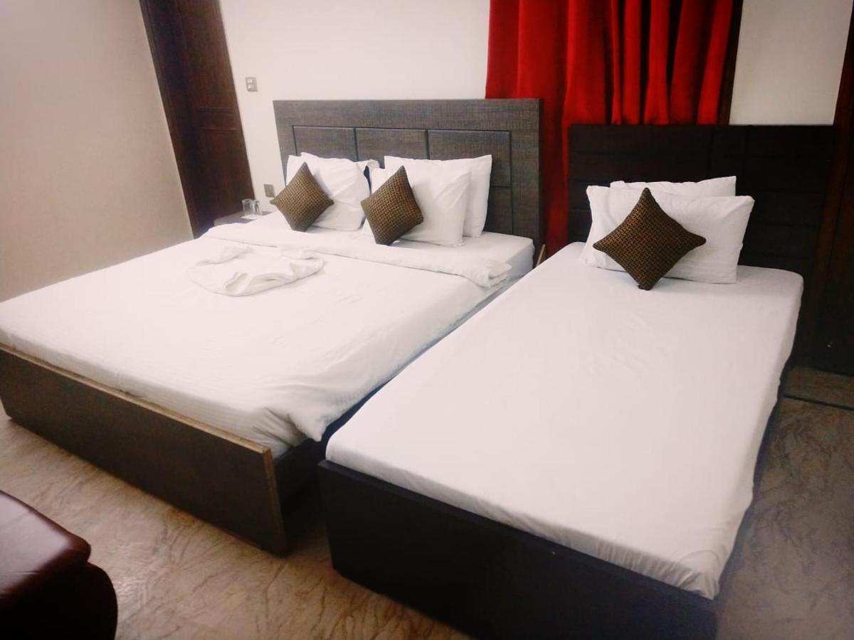 Luxury Living Rooms Near Agha Khan, Millennium, Nueplex Karachi Eksteriør billede
