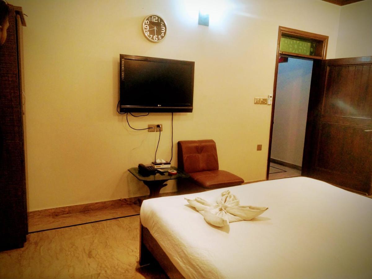 Luxury Living Rooms Near Agha Khan, Millennium, Nueplex Karachi Eksteriør billede