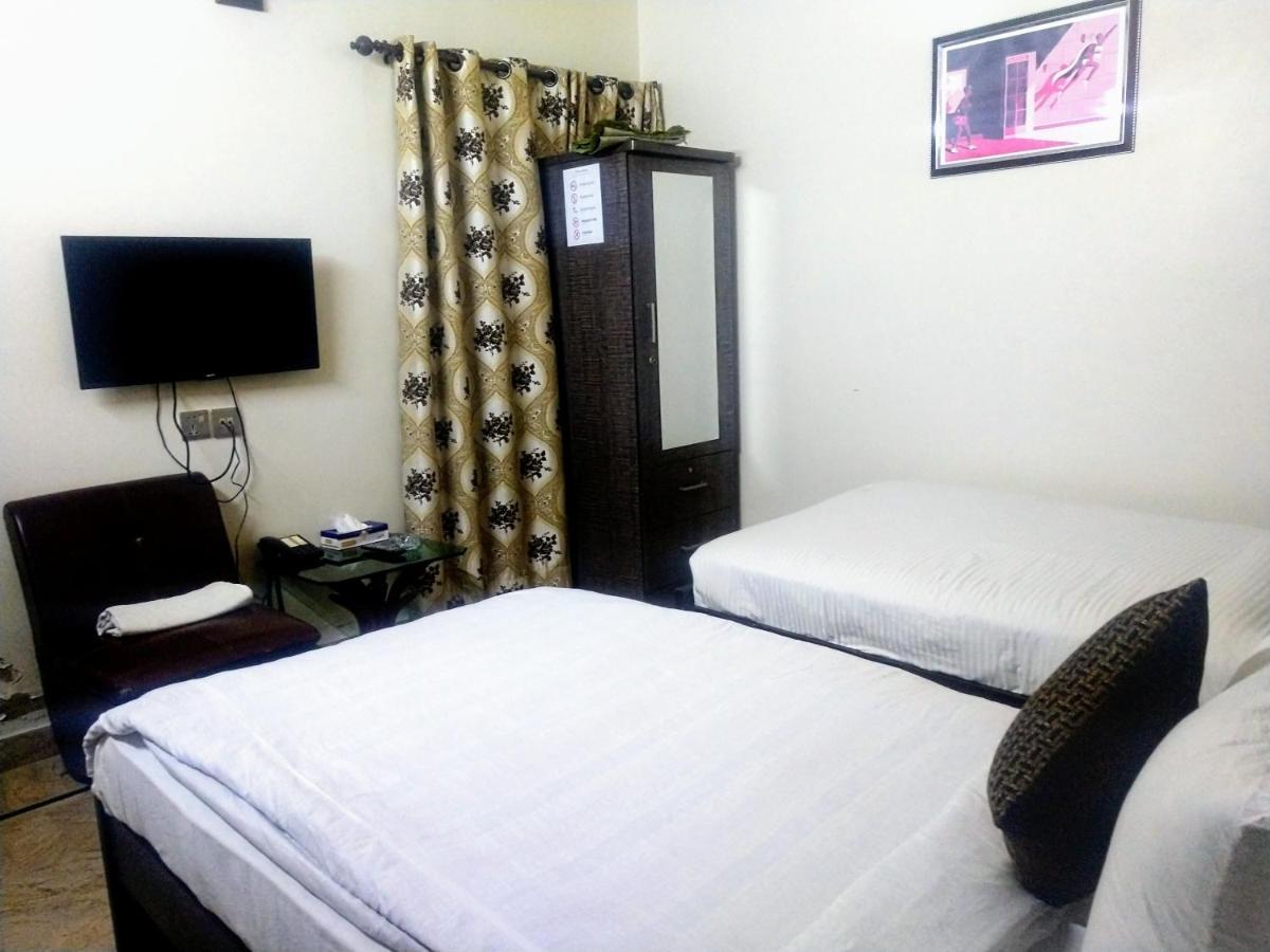 Luxury Living Rooms Near Agha Khan, Millennium, Nueplex Karachi Eksteriør billede