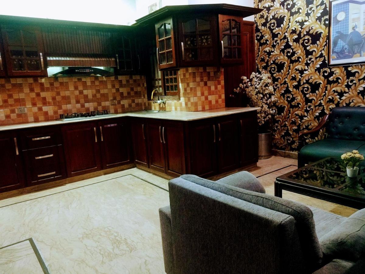 Luxury Living Rooms Near Agha Khan, Millennium, Nueplex Karachi Eksteriør billede