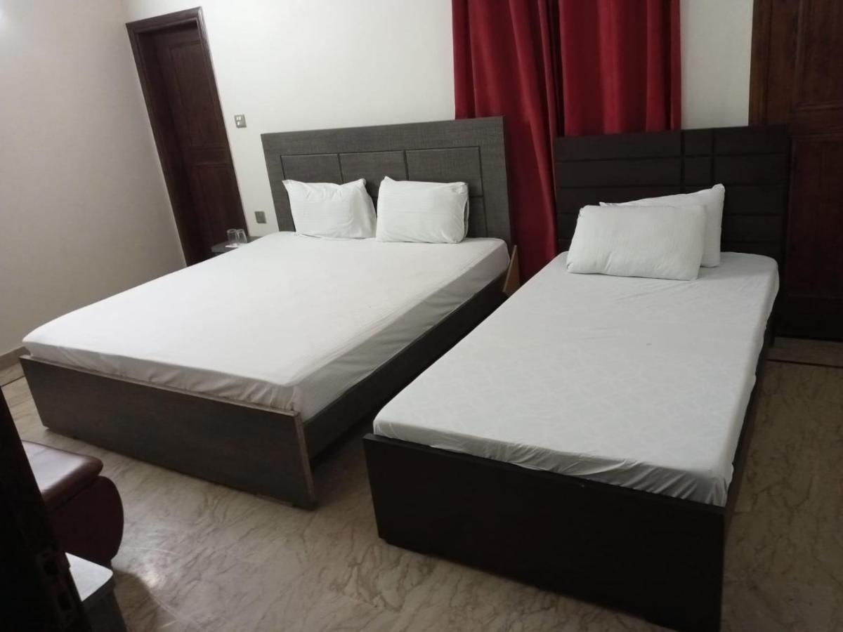 Luxury Living Rooms Near Agha Khan, Millennium, Nueplex Karachi Eksteriør billede