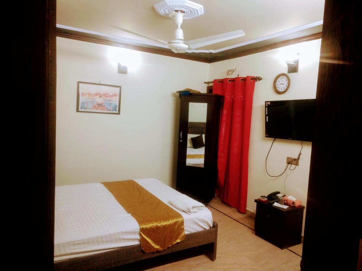 Luxury Living Rooms Near Agha Khan, Millennium, Nueplex Karachi Eksteriør billede