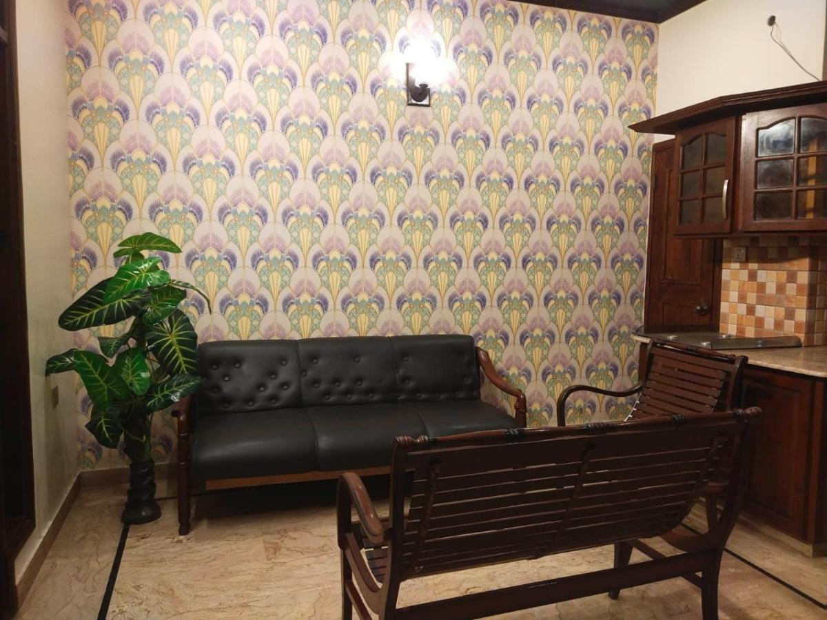 Luxury Living Rooms Near Agha Khan, Millennium, Nueplex Karachi Eksteriør billede