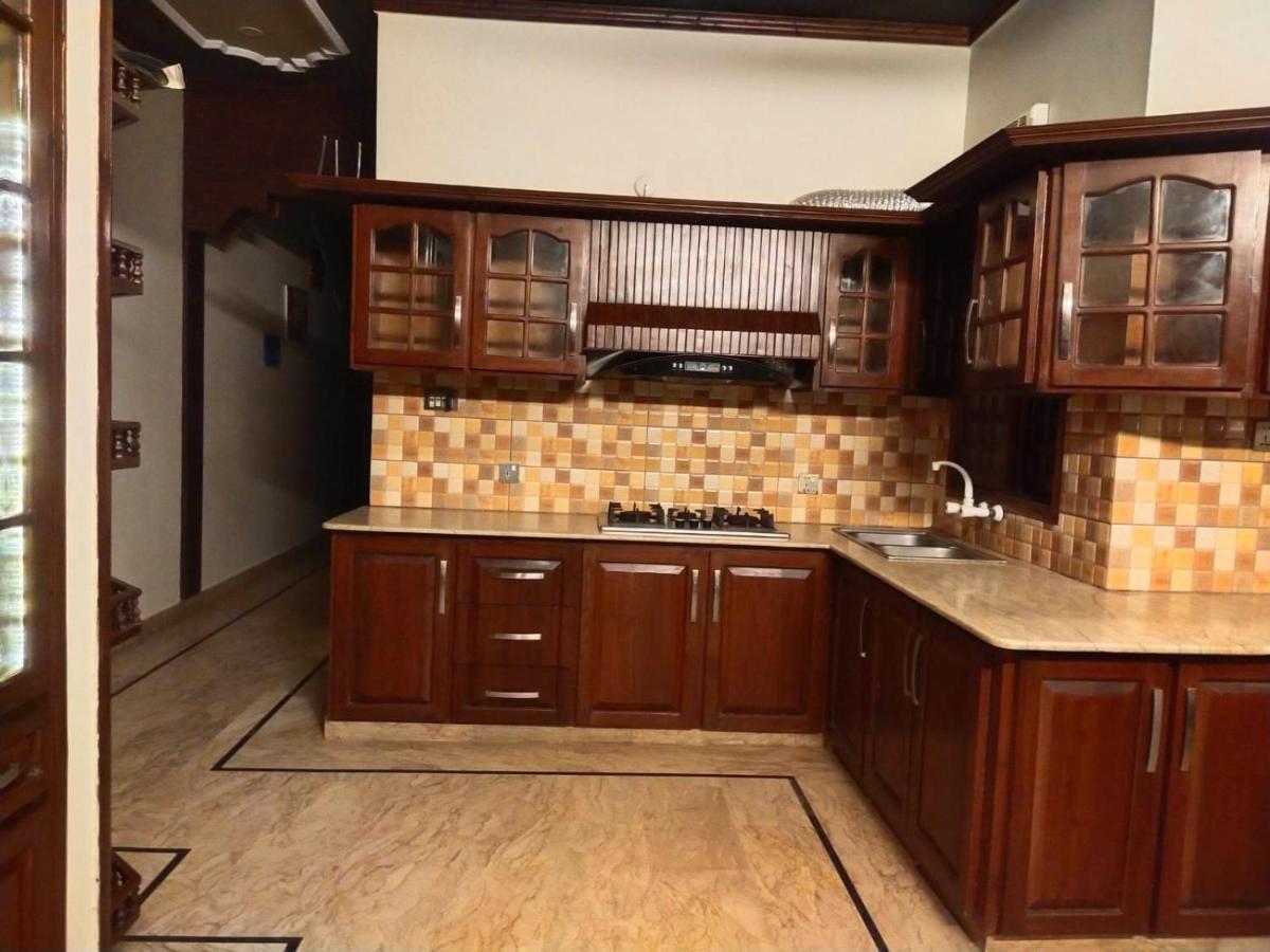 Luxury Living Rooms Near Agha Khan, Millennium, Nueplex Karachi Eksteriør billede
