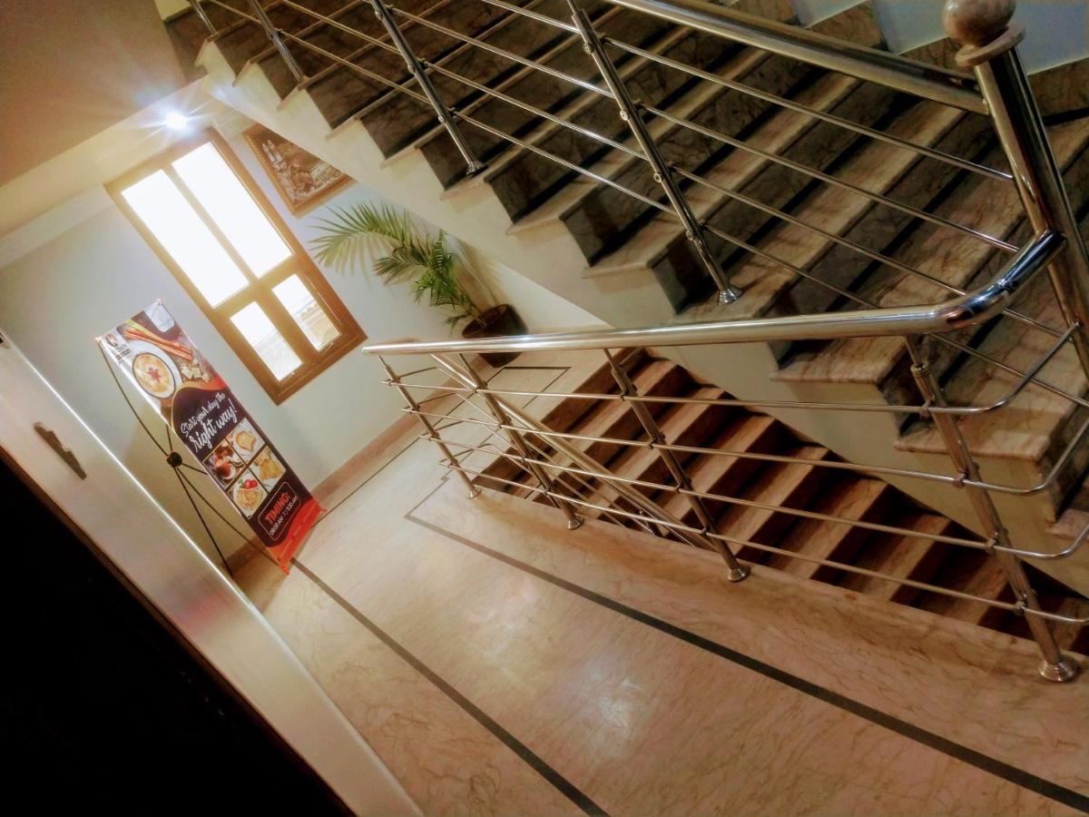 Luxury Living Rooms Near Agha Khan, Millennium, Nueplex Karachi Værelse billede
