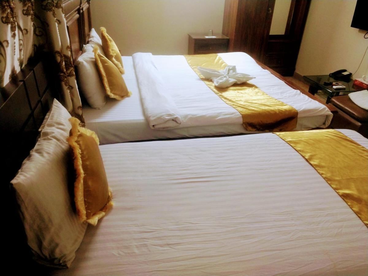 Luxury Living Rooms Near Agha Khan, Millennium, Nueplex Karachi Værelse billede